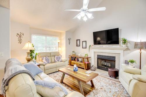 Pooler House | Deck and Yard Savannah Area Retreat!