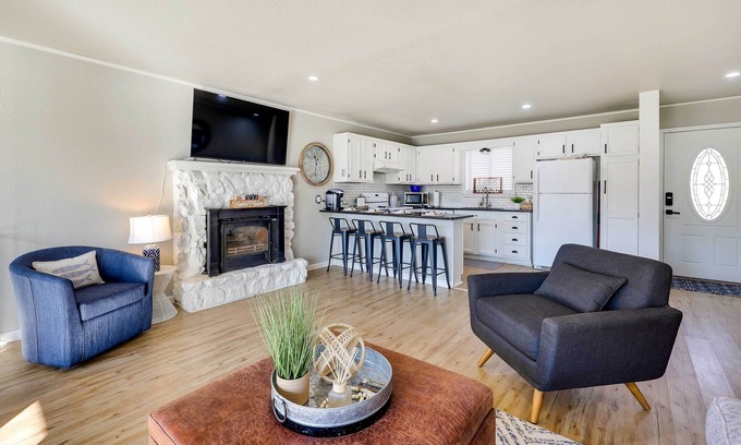 Jay House | Deck, Fire Pit & Grill: Lakefront Oklahoma Abode