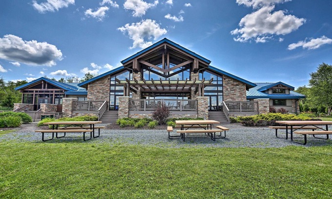 Pocono Lake Cottage | Deck & Fire Pit: Pocono Lake Home Near Skiing!