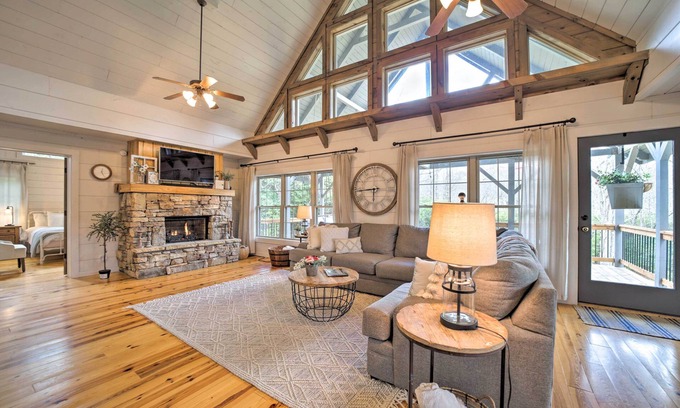 Lake Toxaway House | Deck + Fire Pits: Lake Toxaway Getaway!