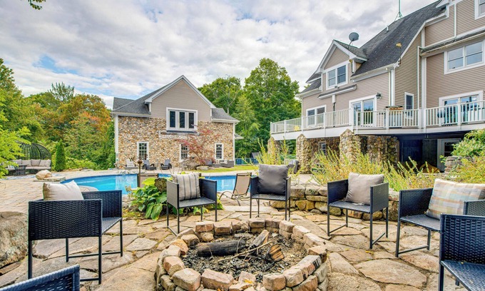 Belmont House | Deck For Entertaining: Belmont Group Getaway