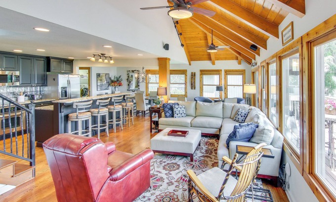 Mountain Air House | Deck & Game Room: Blue Ridge Mountain Home!