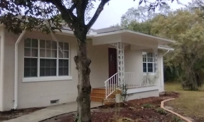 Sebring House | Deco style spacious remodeled house in the heart of Sebring close to everything.