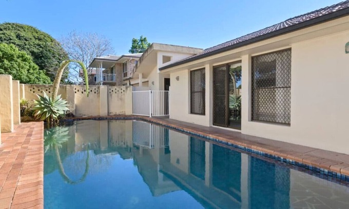 Robertson House | Decorated with love! 4BD Family House w/Pool