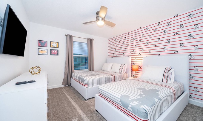 Kissimmee Ski Chalet | Decorous Townhouse 4Bed/3Baths/Pool/5Min Disney