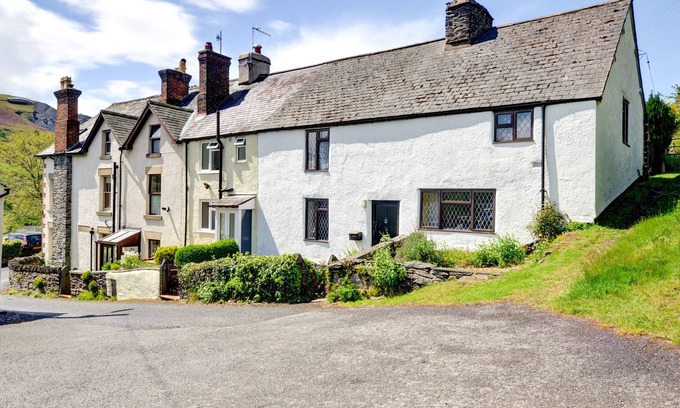 Corwen House | Dee Mount - Two Bedroom House, Sleeps 4
