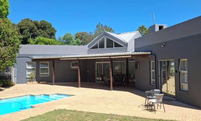 Welgemoed Apartment | Dee-Ones at Witboom with Pool
