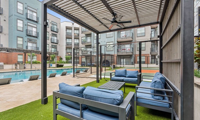 Deep Ellum Apartment | Deep Ellum | Studio Apartment | King Bed | Extended Stay | WiFi | Parking