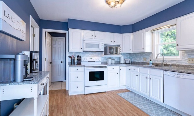 Oxford House | Deep Lake Escape: Waterfront , 20 mins to Dells