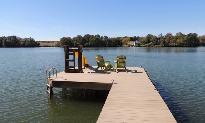 Livingston House | Deep water dock-4 bedroom house on public side of the lake