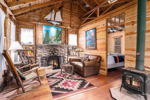 Holland House | Deer Creek