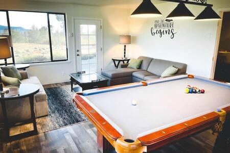Ahwahnee House | Deer Haven Hot Tub Foosball Pool Table