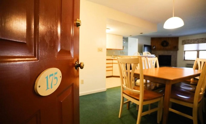 North Woodstock Apartment | Deer Park 129D, North Woodstock