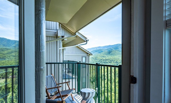 Gatlinburg - Pigeon Forge Resort | Deer Ridge Mountain Resort