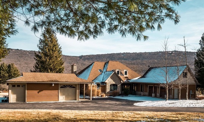 Timberline House | Deer Walk - 358 Lakeview Road
