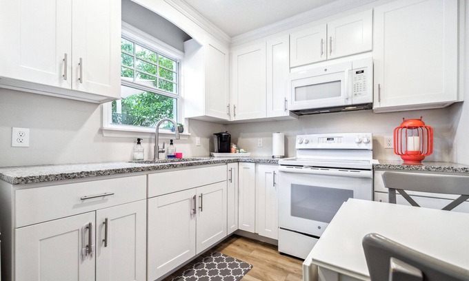 Tampa Heights Cottage | Deja Blue Garden House – Charming Cottage in Historic District! Pet Frien