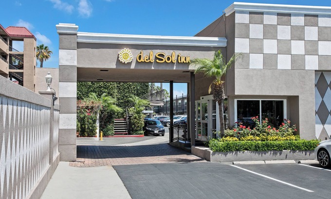 Anaheim Resort Hotel | Del Sol Inn - Anaheim Resort