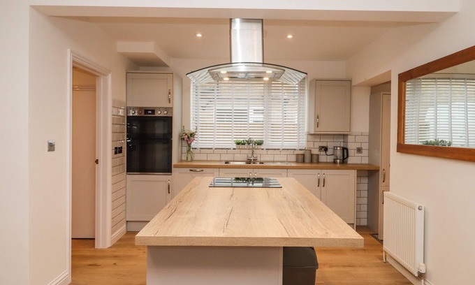 Bishop's Cleeve Cottage | Delabere Road