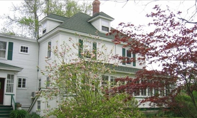 Green Creek House | Delaware Bay Farm House ~ Modern Facilities ~ Charm & Comfort