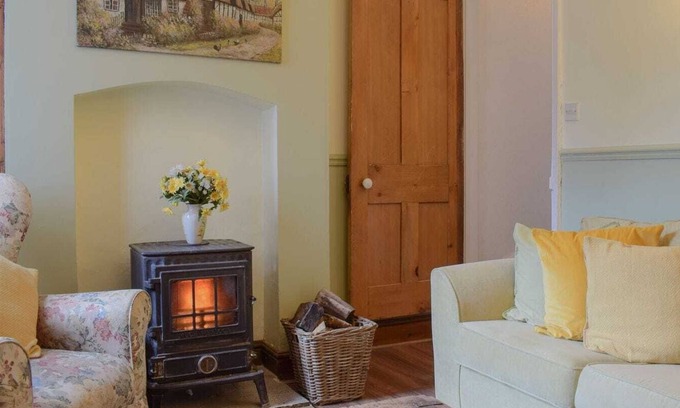 Oakengates Cottage | Delighful semi detached property set within easy walking distance of an aray of bars and shops.