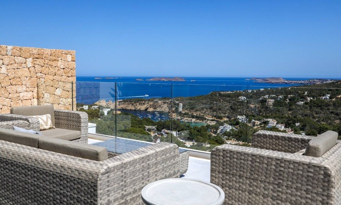 Cala Vadella Villa | Delightful Ibiza Apartment | Apartment Henry | 4 Bedrooms | Panoramic Sea Views.