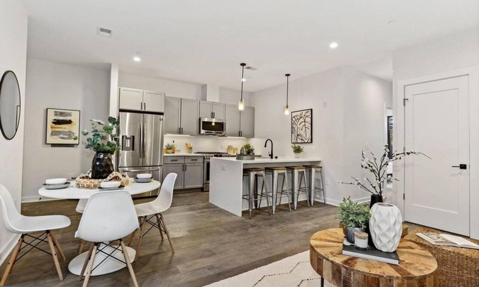 Columbia Heights Apartment | Delight of Columbia Heights 2 BEDRM 2BATH