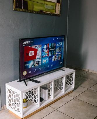 Germiston Apartment | Delightful 1,5 Bedroom Flat in Germiston with WI-FI