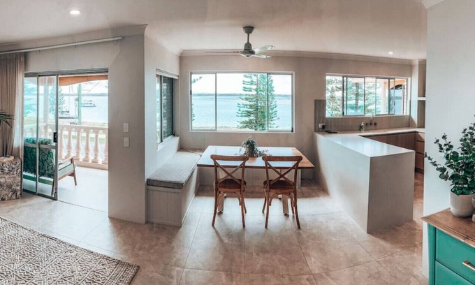 Biggera Waters Apartment | Delightful 2 bedroom unit with magical water views