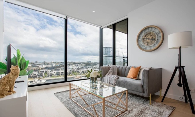 Docklands Apartment | Delightful 2BR Riverview@Docklands