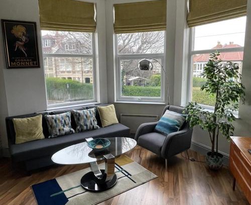 Bristol Apartment | Delightful airy apartment in leafy St Andrews