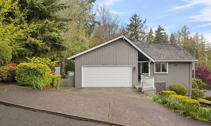 Garden Home-Whitford Condo | Delightful Central & Quiet SW Portland Location, Outdoor Patio w/View, 7 Miles to Downtown Portland