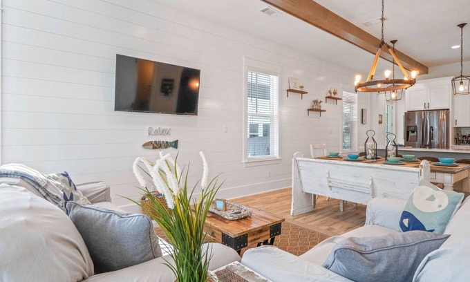 Lakeside at Blue Mountain Beach House | Delightful Coastal Home w/WiFi, Furnished Porch, & Shared Pool-Dog Friendly