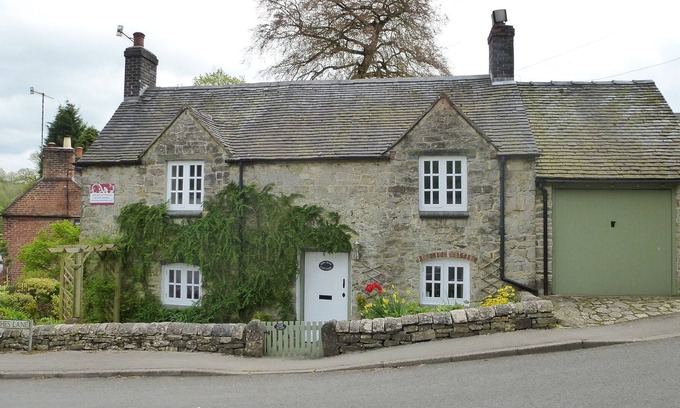 Fenny Bentley Cottage | Delightful, detached, stone cottage in Fenny Bentley, Peak District, Derbyshire