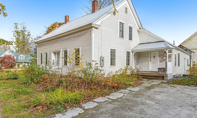 Waitsfield House | Delightful dog-friendly farmhouse with deck, yard, & W/D - near skiing & hiking