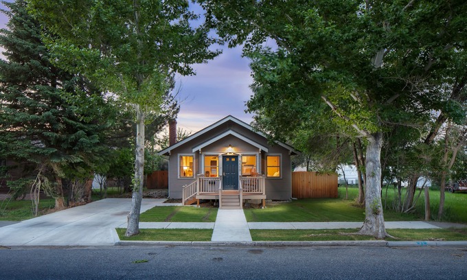 Cody House | Delightful DOWNTOWN CODY Craftsman Style House !