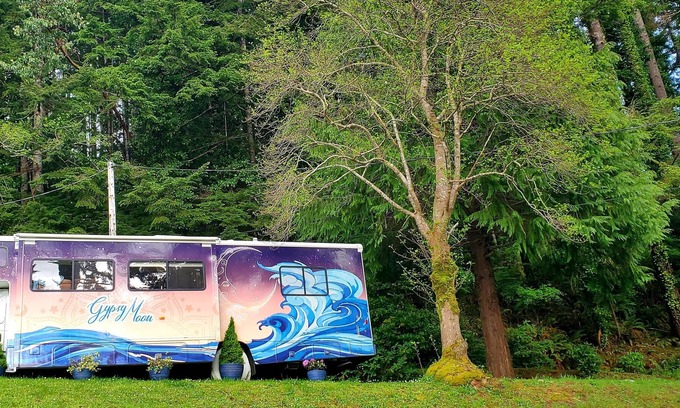 North Bend House | Delightful Gypsy Moon Remodeled RV with Bay View