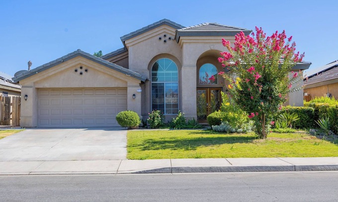 Southern Oaks House | Delightful home 5 Bedrooms , 2 Bath and 2 living rooms