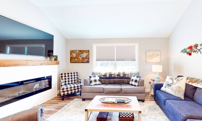 Bridgton House | Delightful oasis near lakes, hiking, skiing & town with high-speed WiFi