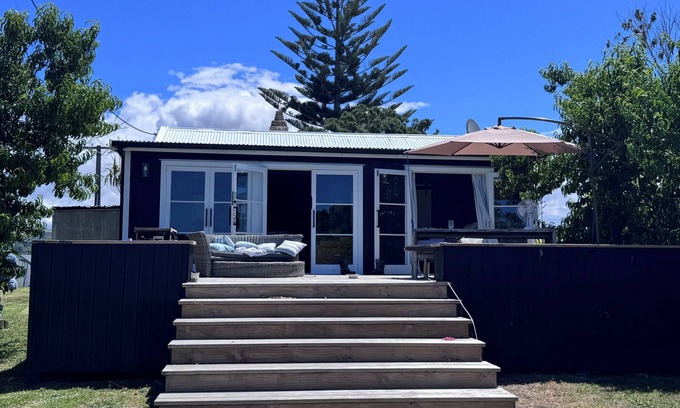 Ruakaka Cottage | Delightful Ruakaka Cottage nViews to Sea and Estuary nSurf. Sun . Chill