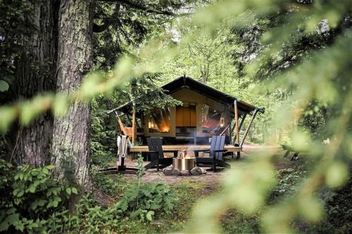 North Woodstock Other | Delightful Safari Tent with Fire Pit and Sauna in North Woodstock, New Hampshire