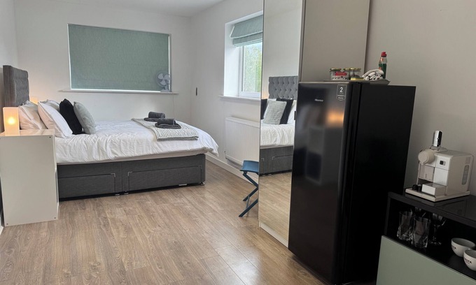 Sheffield House | Delightful Self Contained Garden View Retreat