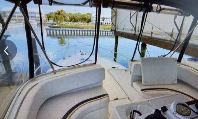 Pompano Beach Boat Rental | Delightful Sport Yacht with Pool