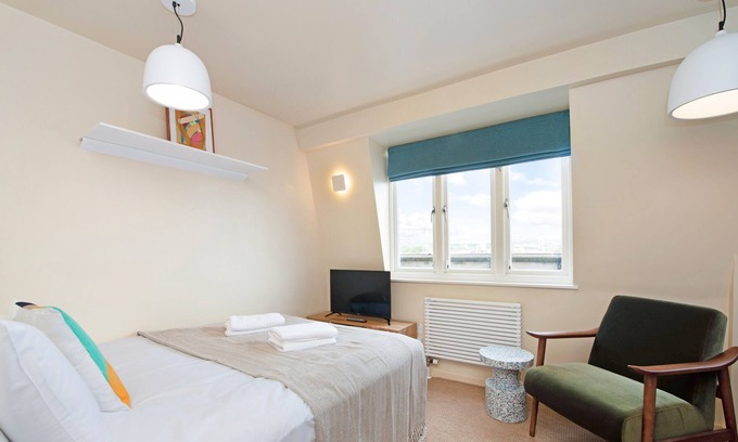 Camden Town with Primrose Hill Apartment | Delightful Studio in Primrose Hill