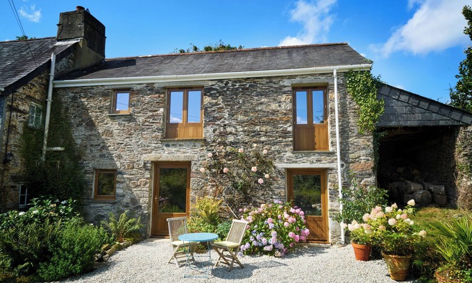 Callington House | Delightful Swallows Barn - A cosy Rural Retreat set in 2.5 acres of parkland