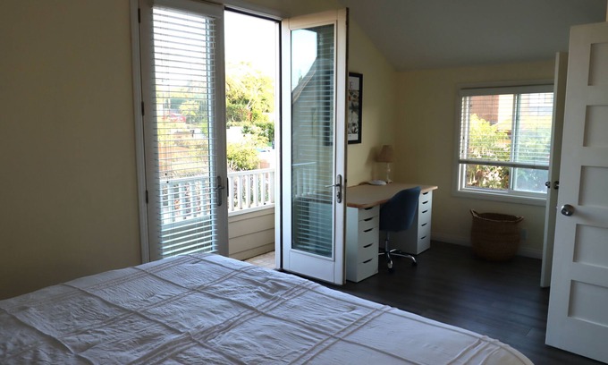 Leucadia House | Delightful Treehouse Bungalow with WiFi in Leucadia