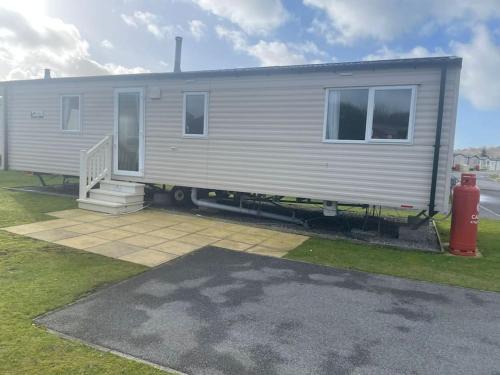 Par House | Delightful two bedroom caravan on Par Beach.