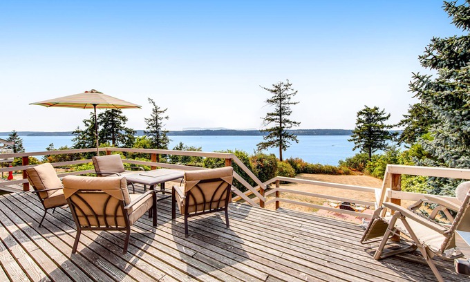 Camano Island House | Delightful Waterfront Cabin w/Large Deck, Free WiFi, Firepit, & Washer/Dryer