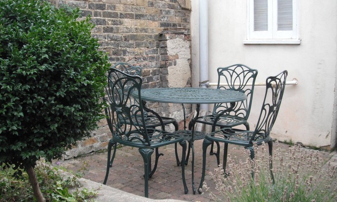 Whitstable Cottage | Delightful Whitstable Seaside Cottage, Sleeps 6. Free Wifi/Parking. Dogs Welcome
