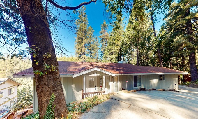 Alta Sierra House | Delightful wooded oasis with balcony, AC, W/D, & wonderful views of wildlife
