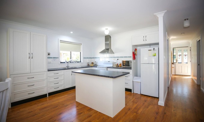 Broke Cottage | Dell-Lee Cottage - Cute 2 bedroom village cottage close to popular wedding venues